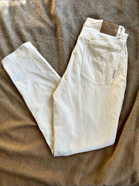 NEUW Lola tapered Leg Jeans in White Waist 30
